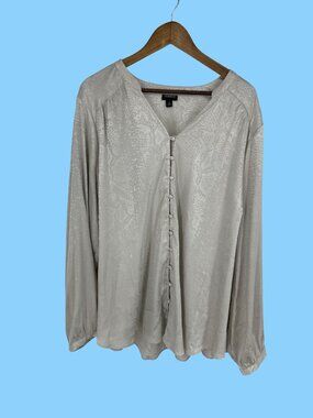 Torrid Women's Silver Snakeskin Satin Long Sleeves Jacquard Button Blouse Sz 4X